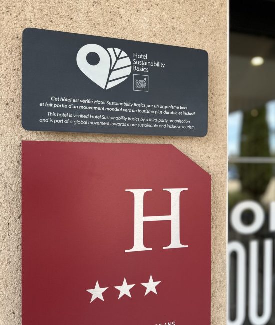 label hsb porte entrée hotel